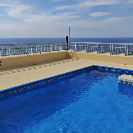 Piso Reformado Frente Al Mar. Lägenhet Marbella